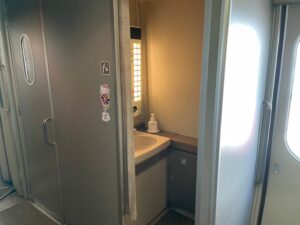 【関空から大阪駅まで直結！】特急はるかってどんな電車？車内設備・運賃・所要時間・停車駅、お得なきっぷをご紹介 | Scroll Map Japan